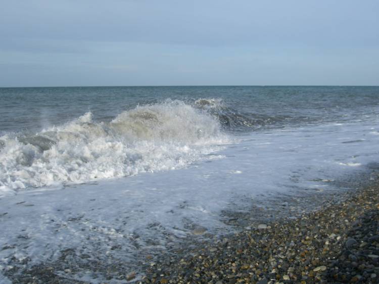 На море накат: Чёрное море галька волна бурлит супер морская